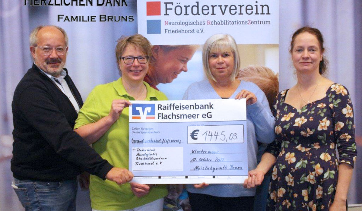 Scheckübergabe der Familie Bruns